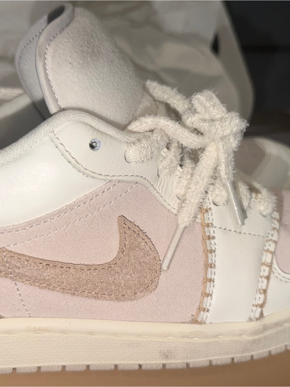 Woman’s air Jordan 1 Low - Picture 5 of 6